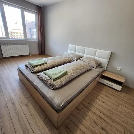 Student City Premium Apart & Private Parking Апартамент